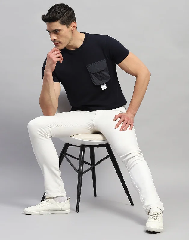 Noble And Elegant Men Navy Blue Solid Round Neck Half Sleeve T-Shirt